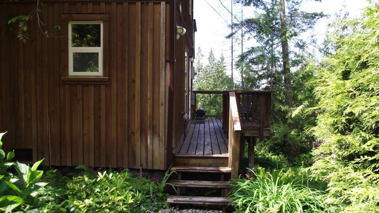 Secret Cove Cottage Suites Halfmoon Bay Exterior photo