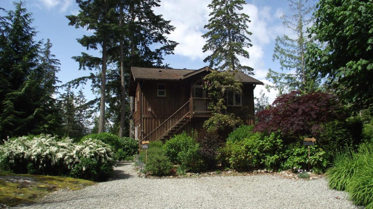 Secret Cove Cottage Suites Halfmoon Bay Exterior photo