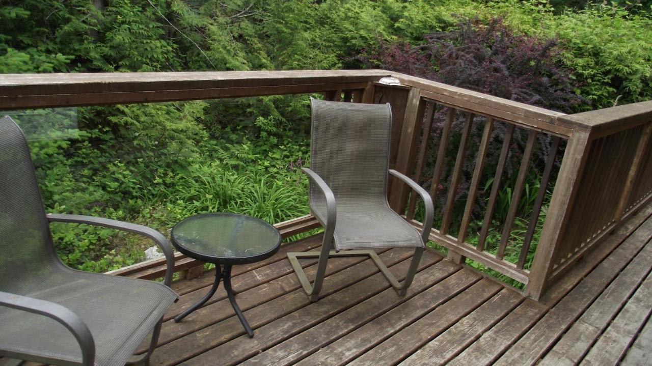 Secret Cove Cottage Suites Halfmoon Bay Exterior photo