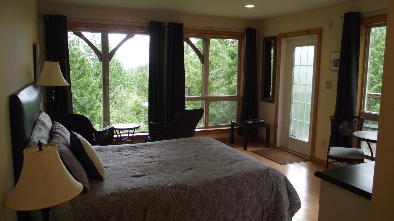 Secret Cove Cottage Suites Halfmoon Bay Exterior photo
